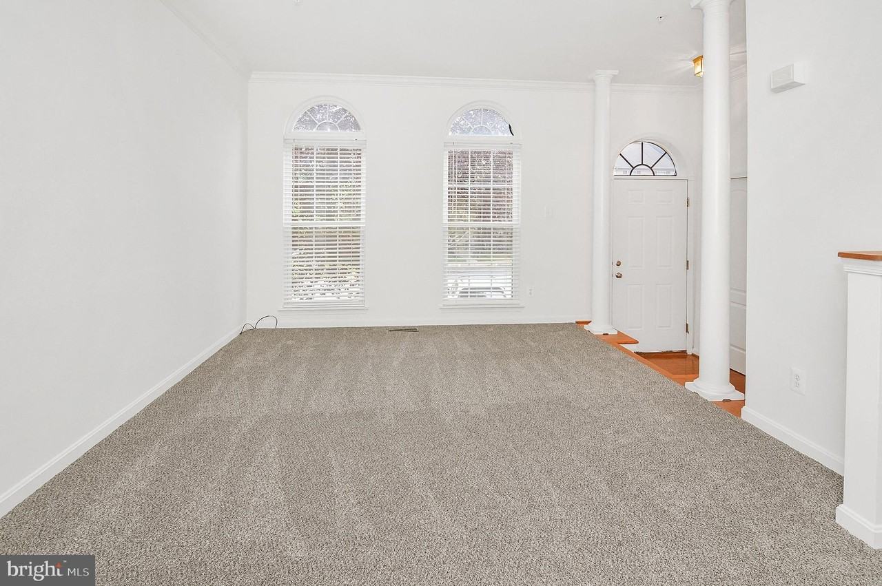 546 Kirkcaldy Way - Photo 5 of 33