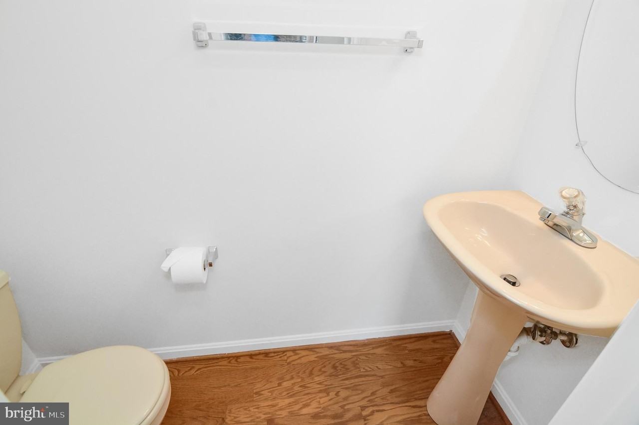 546 Kirkcaldy Way - Photo 7 of 33