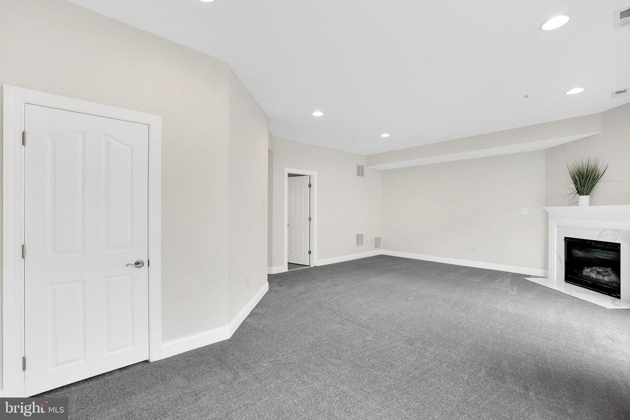 9769 Northern Lakes Ln - Photo 5 of 48