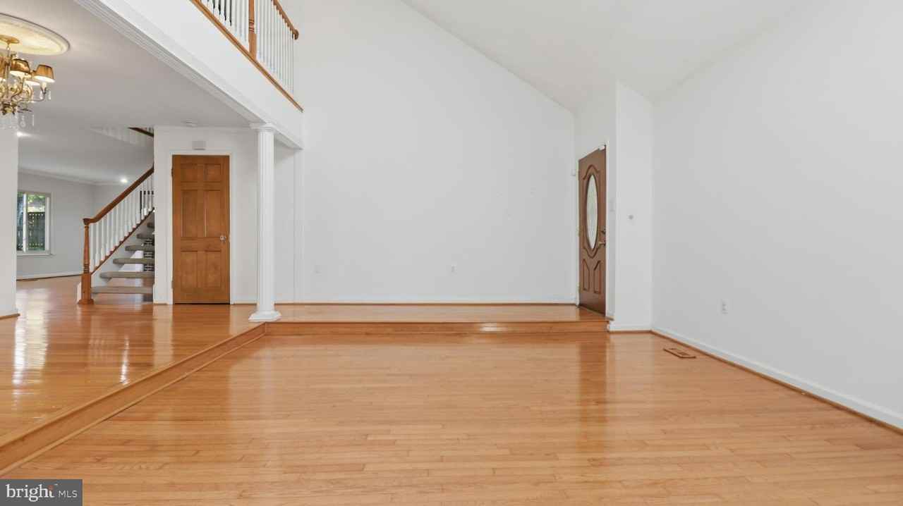 18925 Lindenhouse Rd - Photo 7 of 50