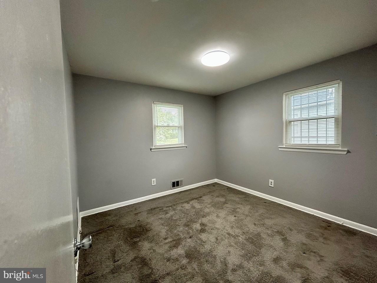 522 70th St - Photo 4 of 15