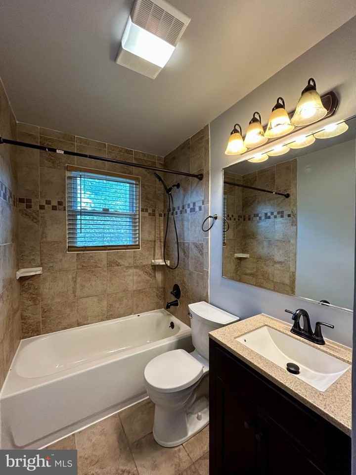 522 70th St - Photo 6 of 15