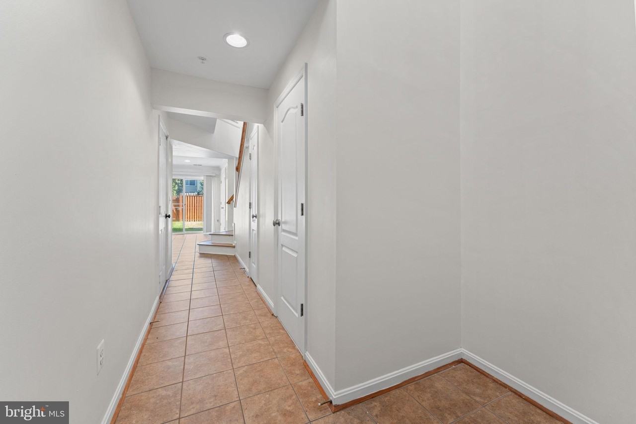702 Anoosh Ct - Photo 3 of 30