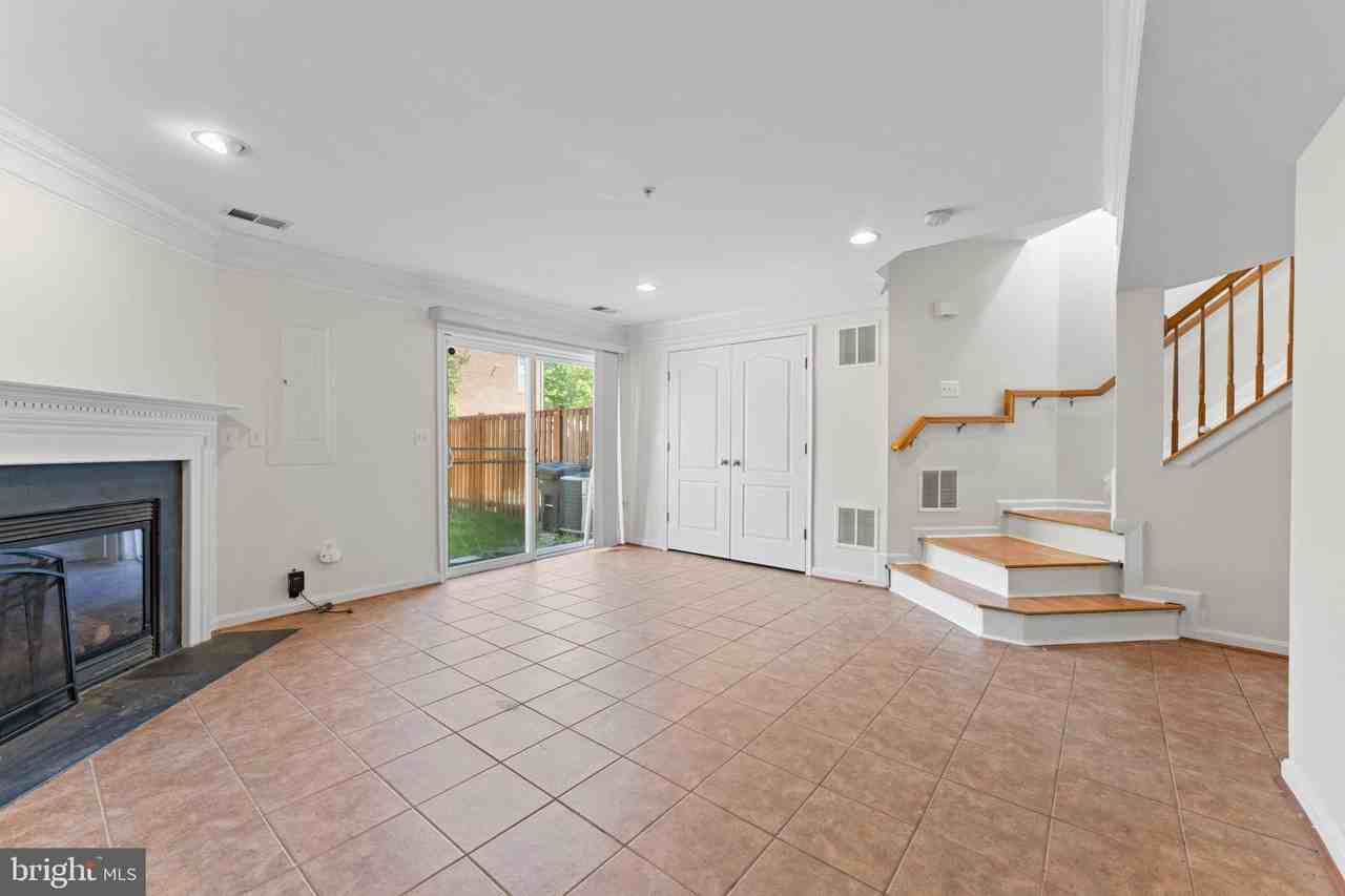 702 Anoosh Ct - Photo 5 of 30