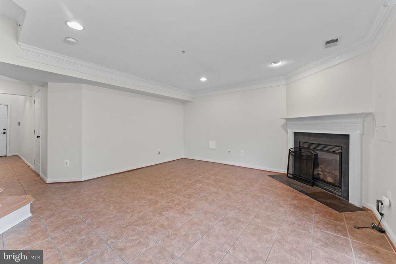 702 Anoosh Ct - Photo 6 of 30