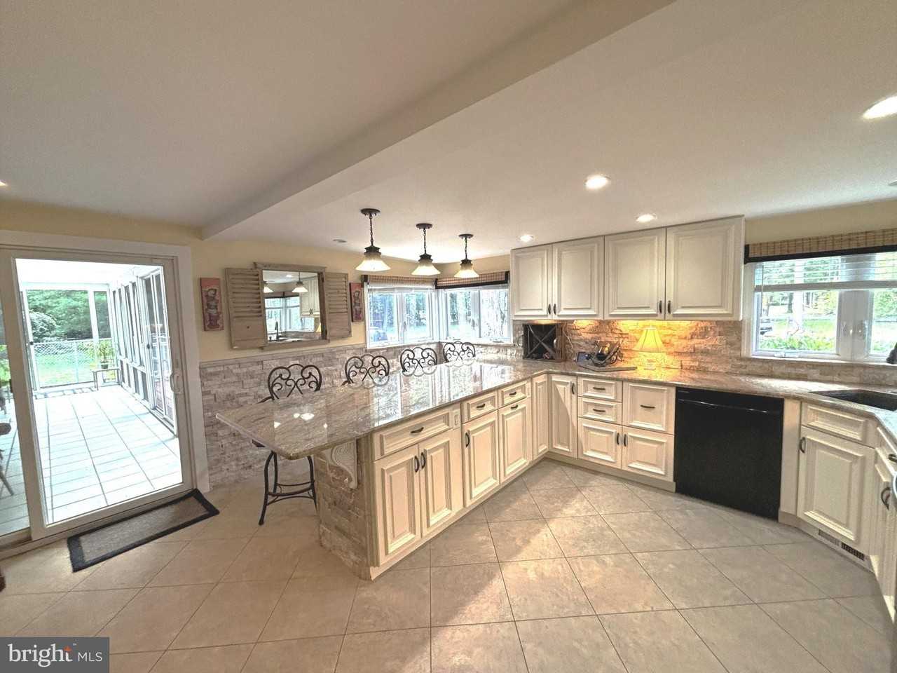 253 Hopewell Rd - Photo 5 of 50