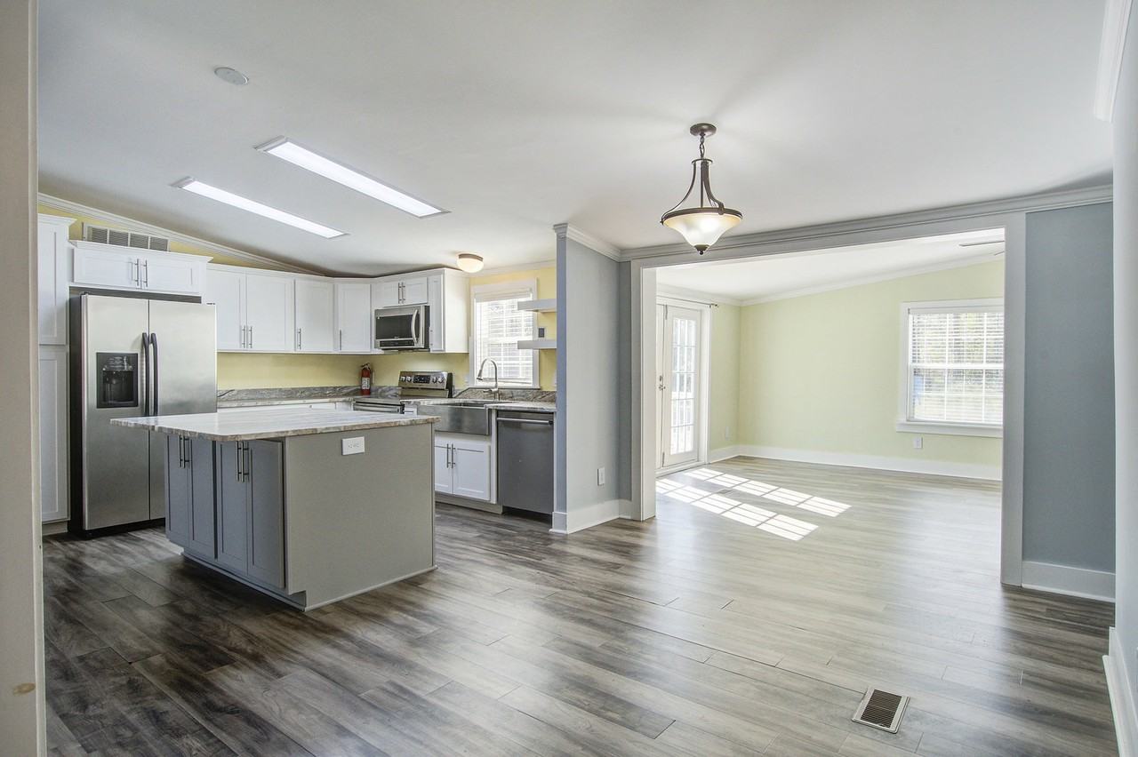 1807 United Dr - Photo 2 of 8