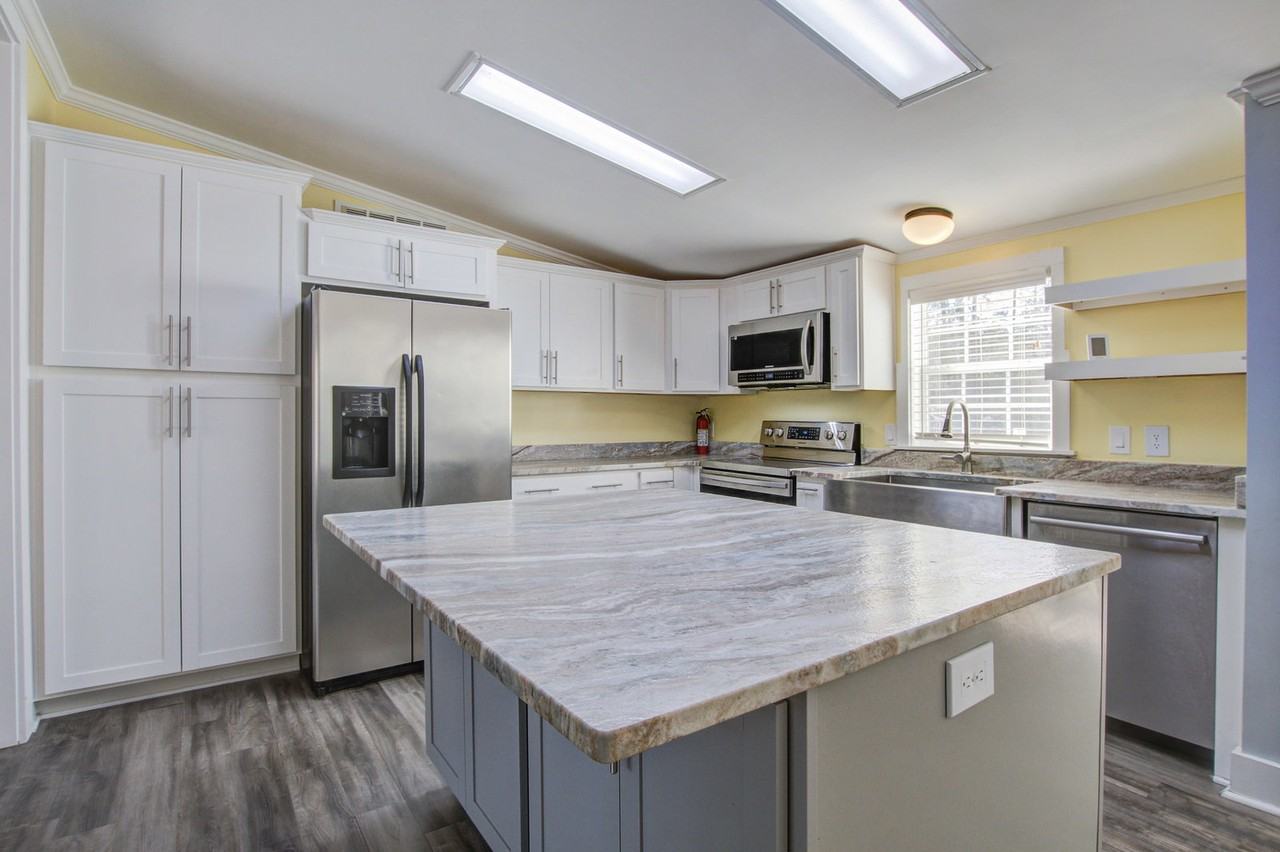 1807 United Dr - Photo 3 of 8