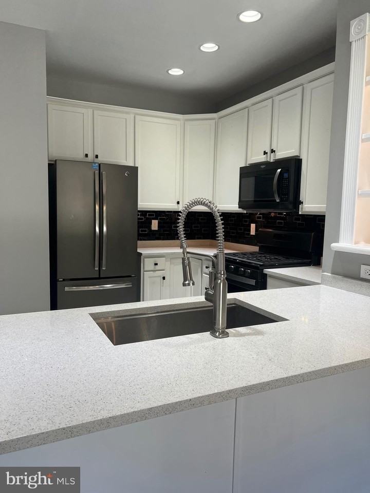 55 Glacier Dr - Photo 5 of 26
