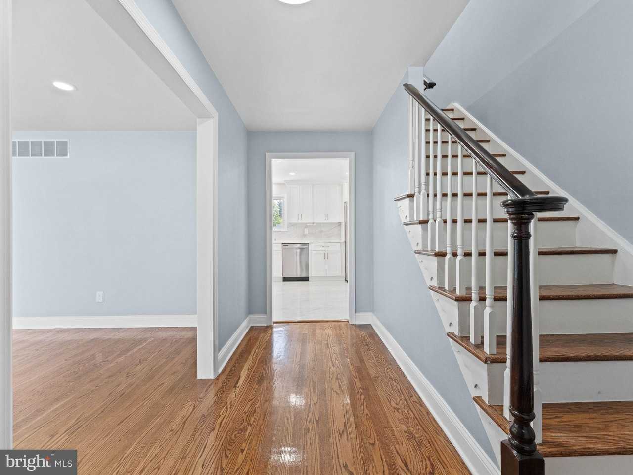 523 Rhode Island Ave - Photo 3 of 40