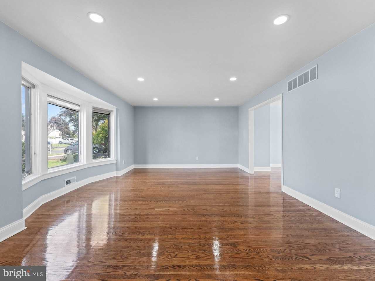 523 Rhode Island Ave - Photo 5 of 40