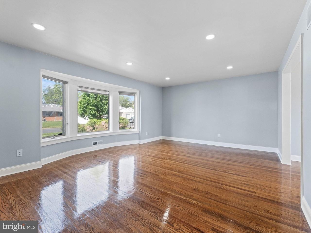 523 Rhode Island Ave - Photo 6 of 40