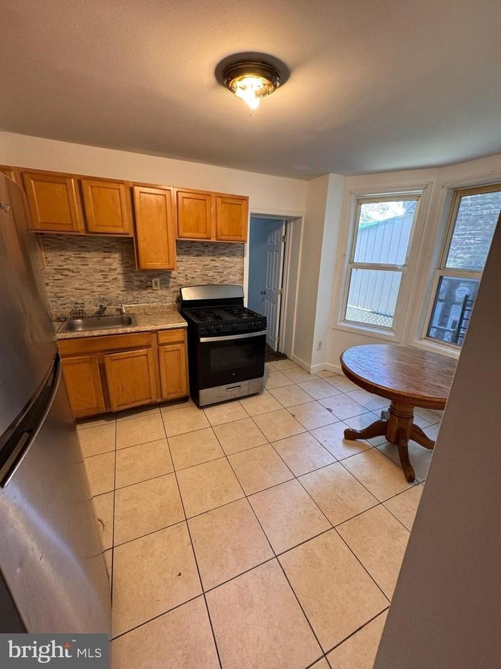 146 W Hanover St #1 - Photo 3 of 5