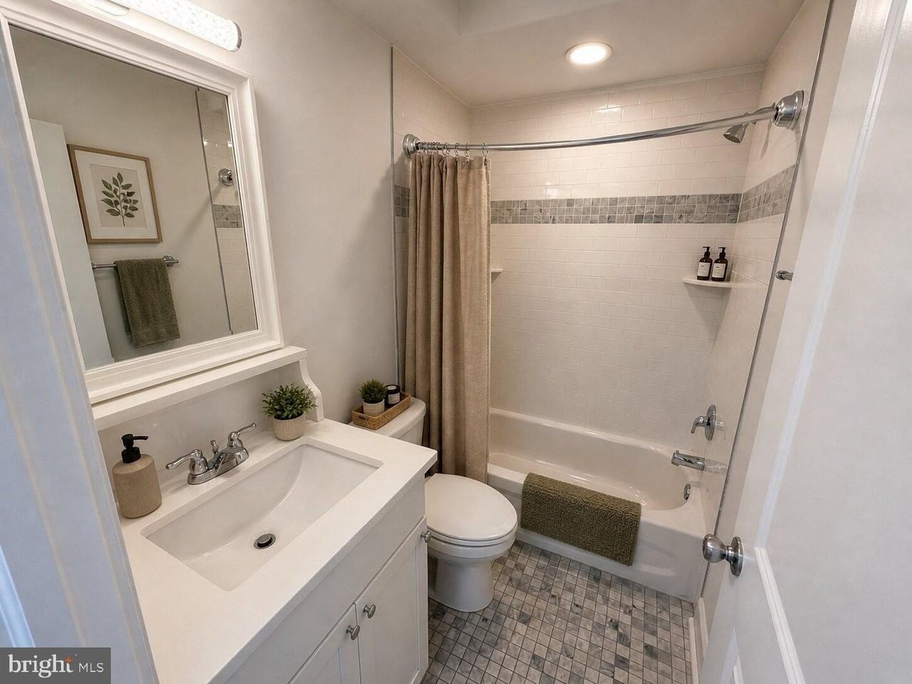 37 Bridge St #304 - Photo 3 of 5