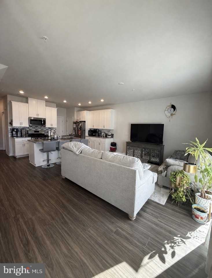 4913 Brookside Ct - Photo 6 of 38