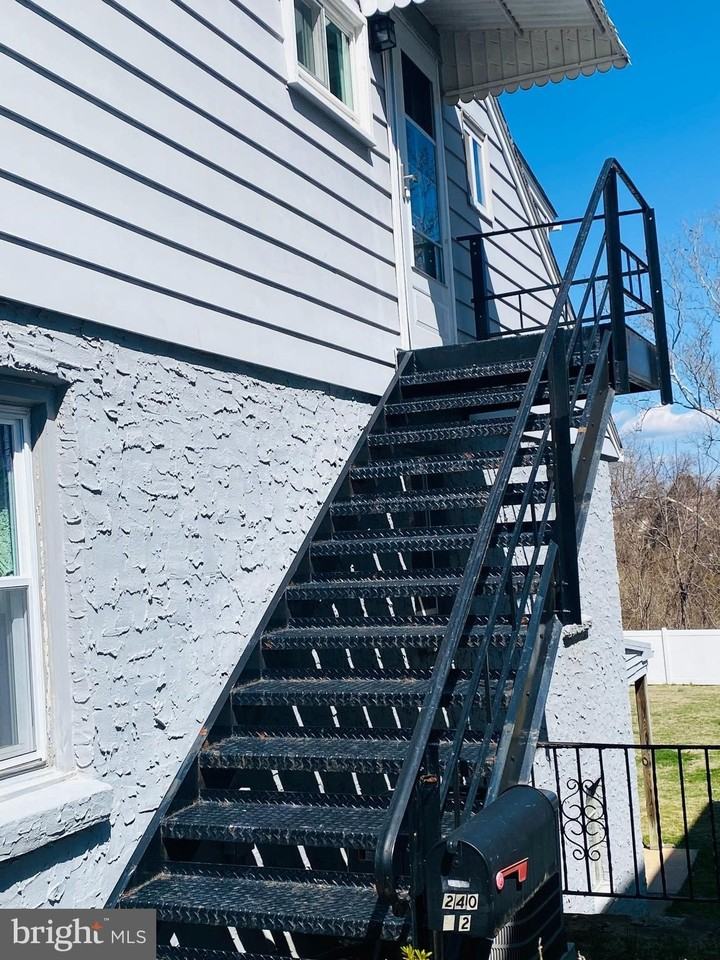 240 W 7th Ave - Photo 2 of 14