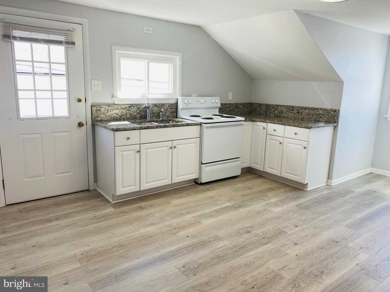 240 W 7th Ave - Photo 3 of 14