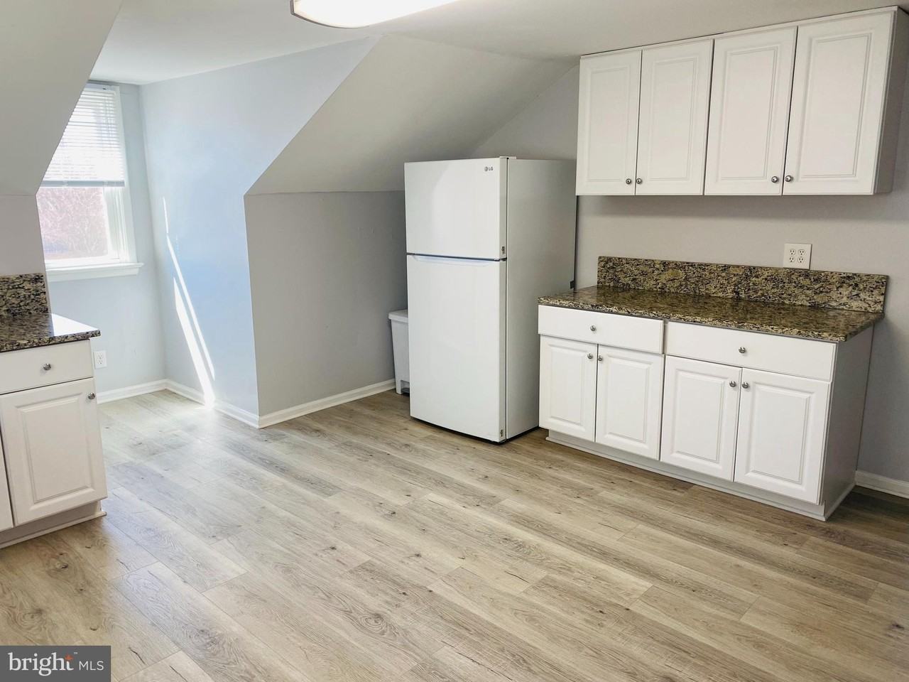 240 W 7th Ave - Photo 4 of 14