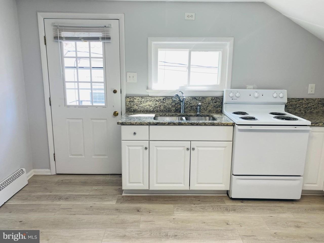 240 W 7th Ave - Photo 5 of 14