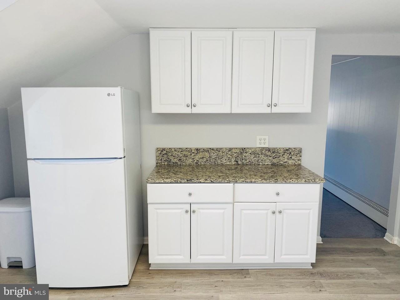 240 W 7th Ave - Photo 6 of 14