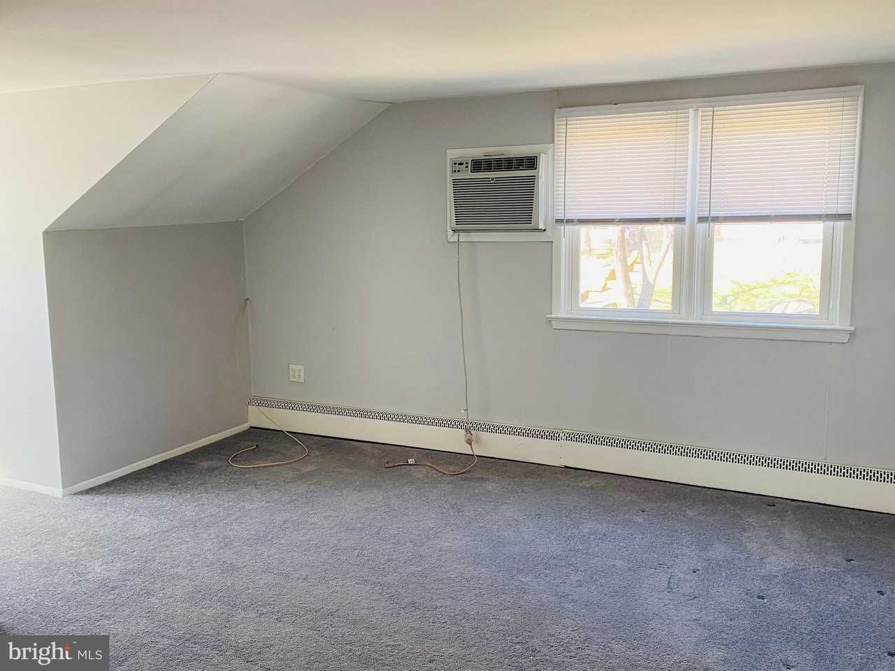 240 W 7th Ave - Photo 7 of 14