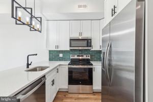 featured image of 415 W York St #2