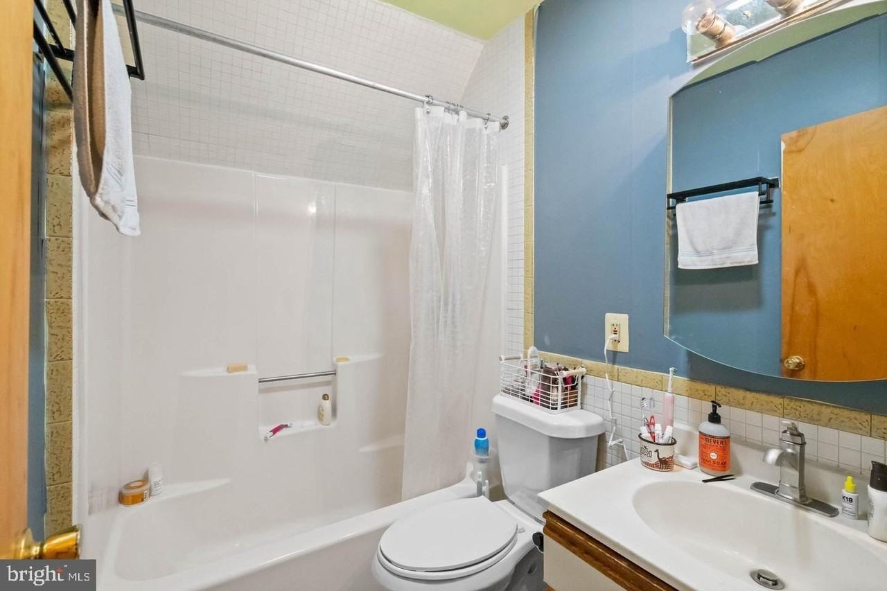 758 S 19th St #1 - Photo 4 of 7