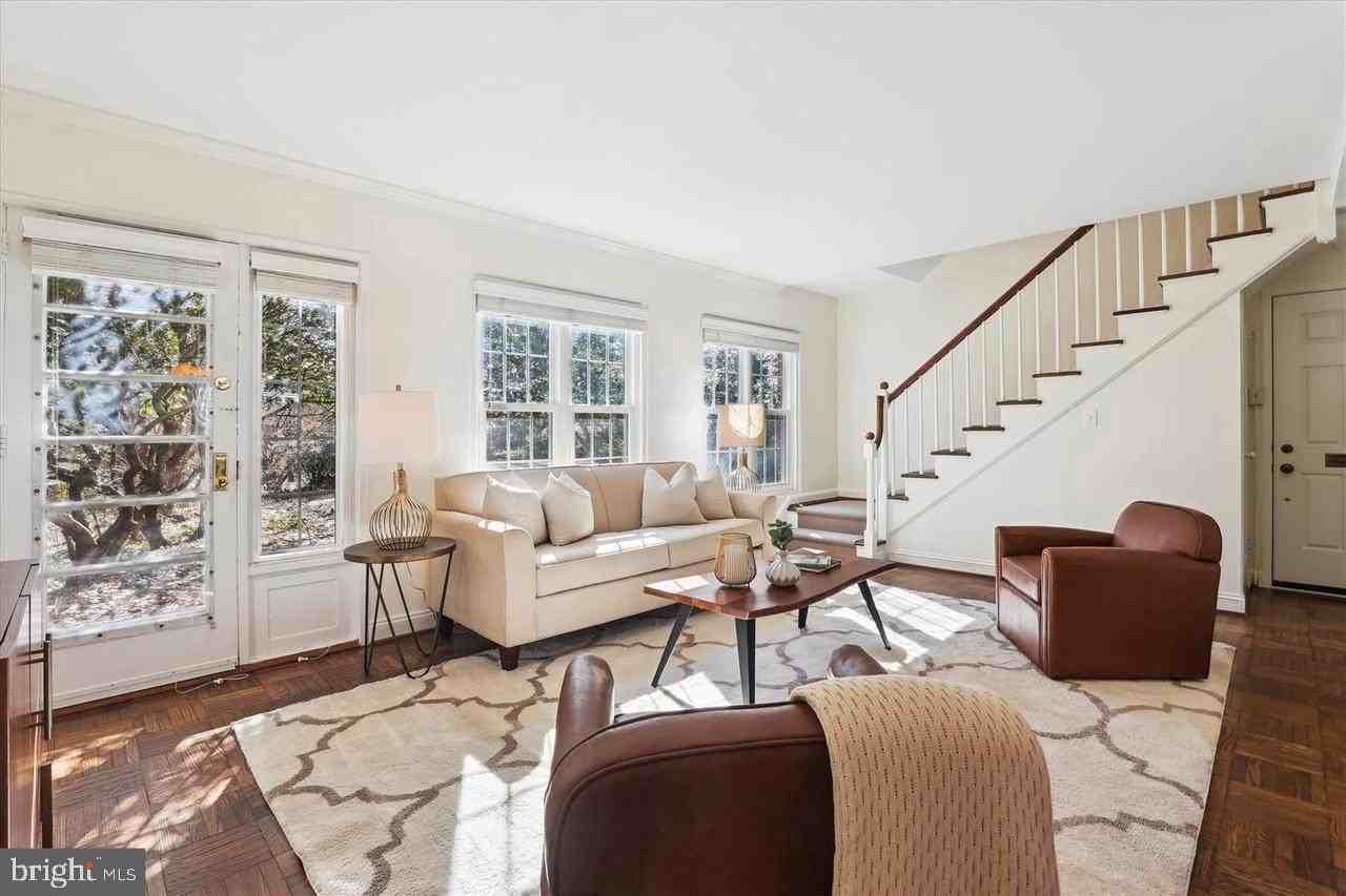 1538 Mount Eagle Pl - Photo 3 of 36