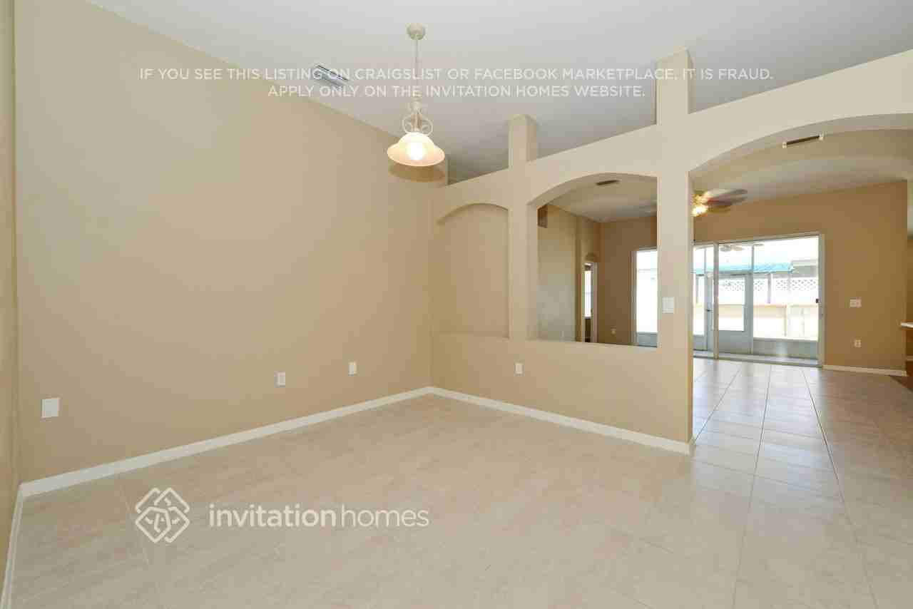 4438 Beaumaris Dr - Photo 2 of 24