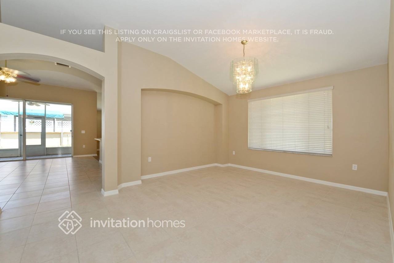 4438 Beaumaris Dr - Photo 3 of 24