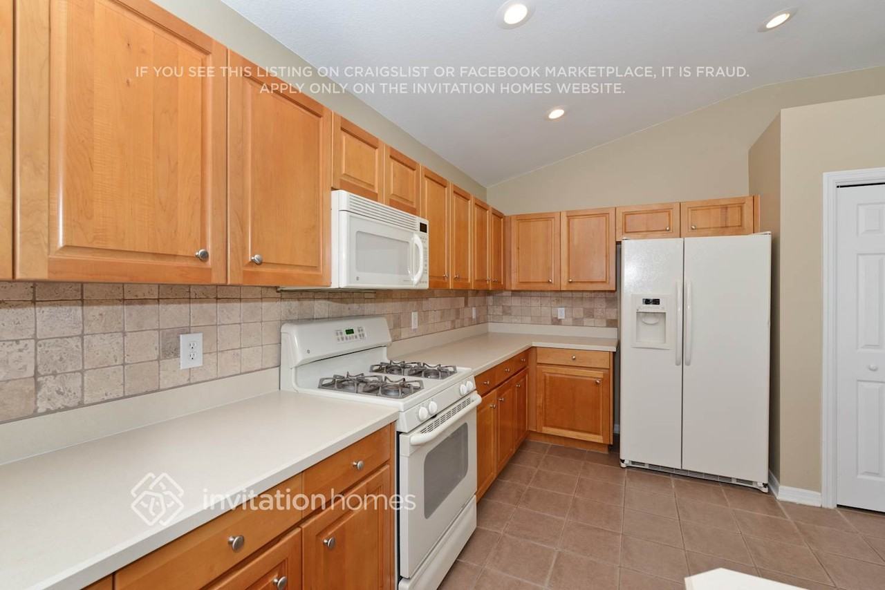 4438 Beaumaris Dr - Photo 4 of 24