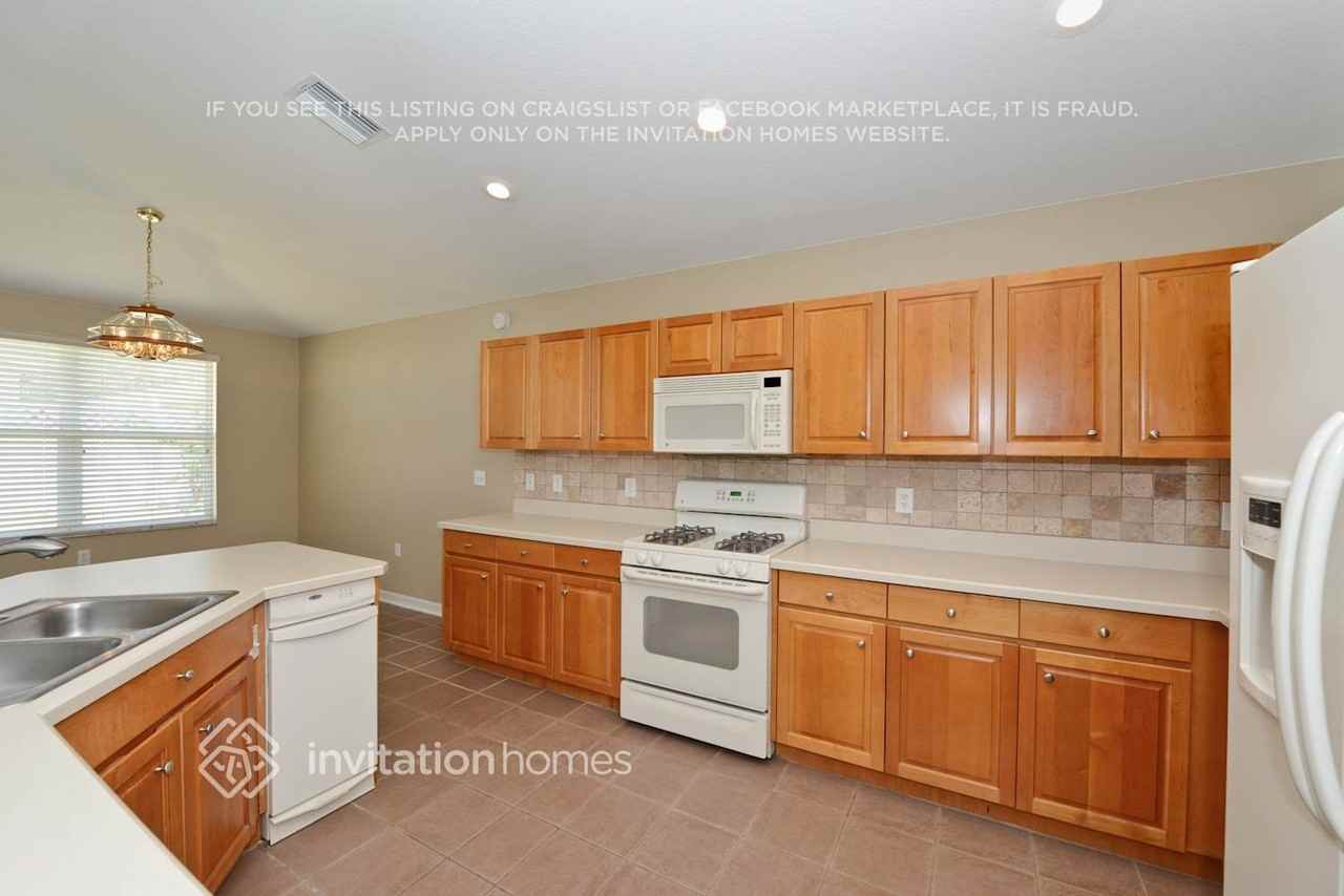 4438 Beaumaris Dr - Photo 5 of 24