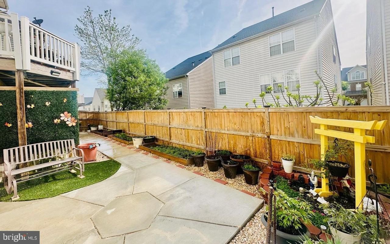 9577 5th Pl - Photo 4 of 19