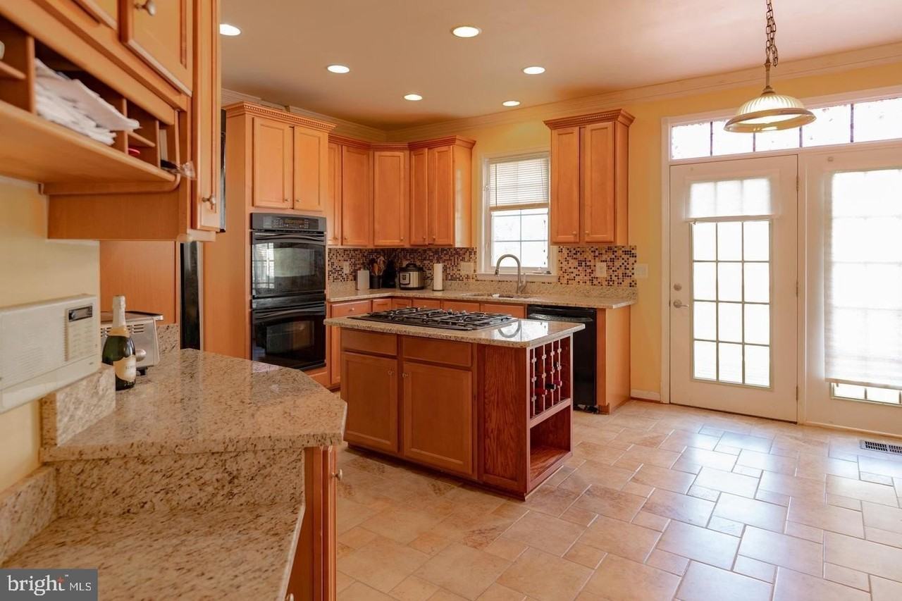 9577 5th Pl - Photo 4 of 23