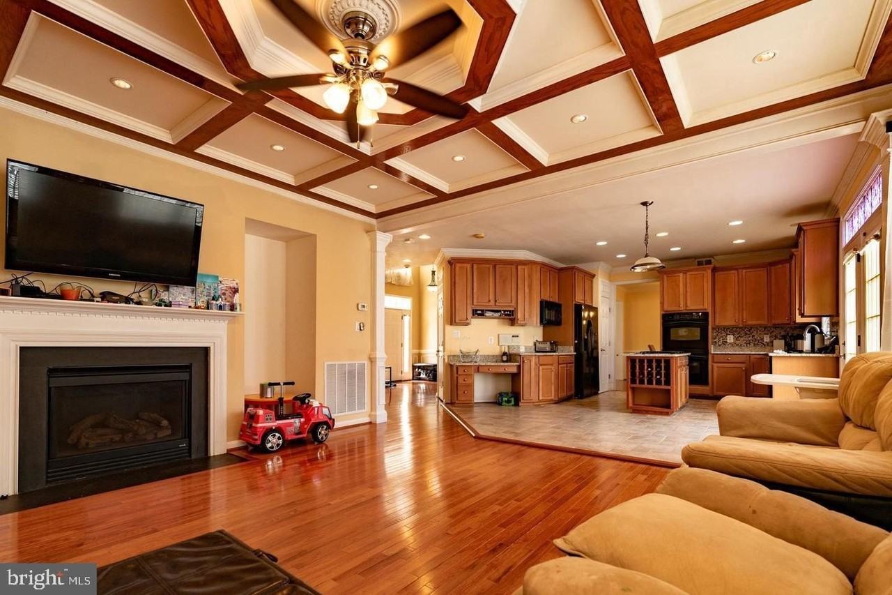 9577 5th Pl - Photo 6 of 23