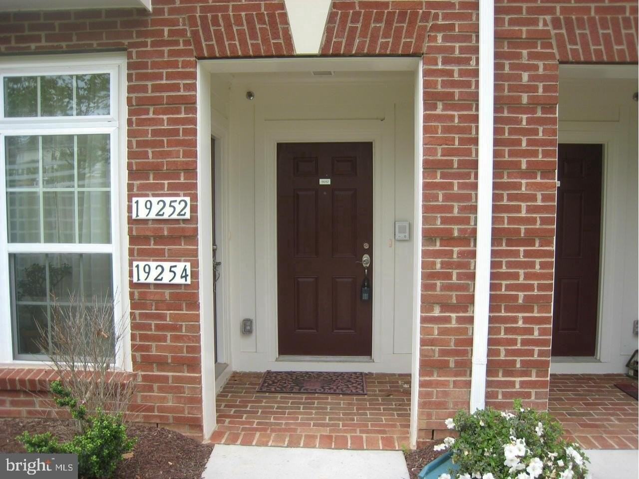 19252 Koslowski Sq - Photo 2 of 24