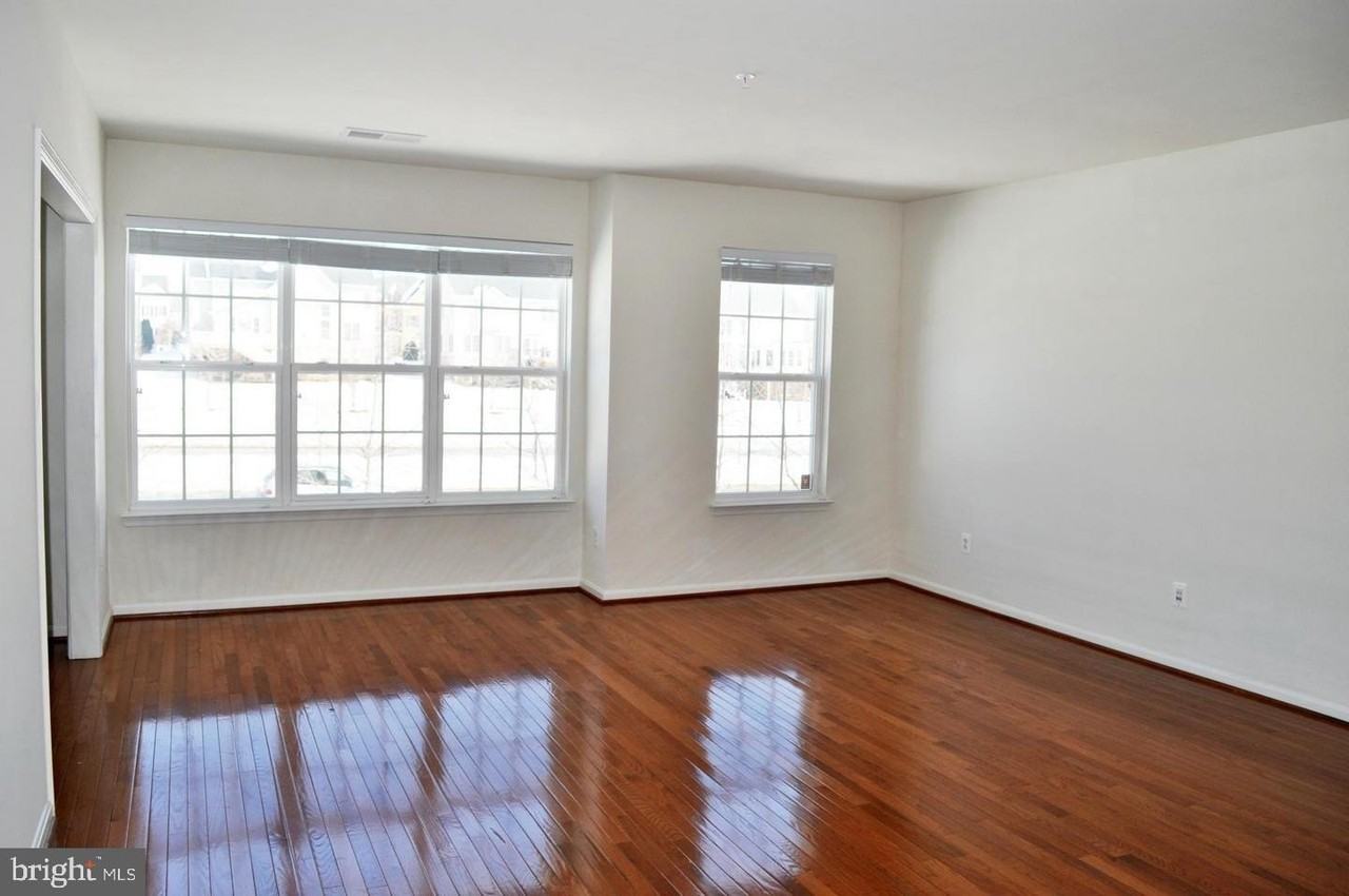 19252 Koslowski Sq - Photo 5 of 24