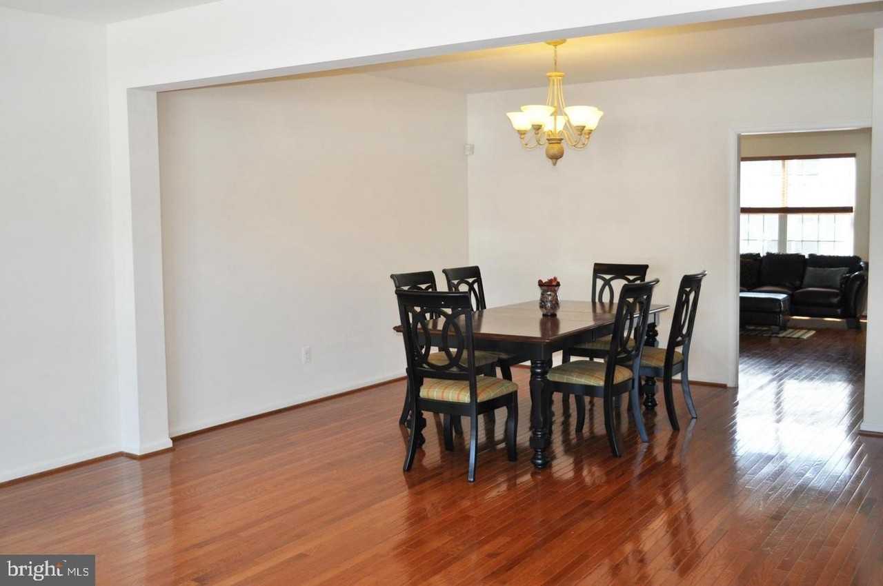 19252 Koslowski Sq - Photo 7 of 24