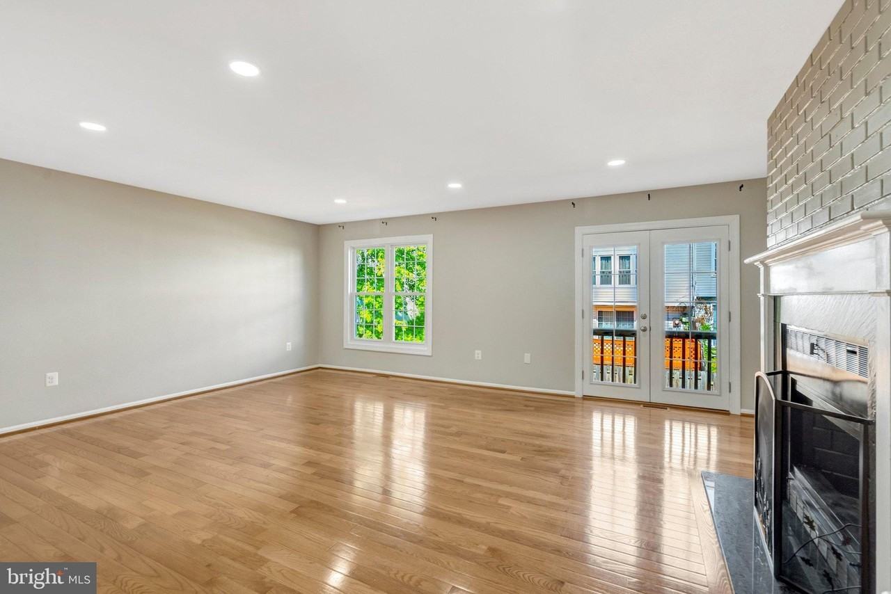 8478 Battle Ct - Photo 3 of 38