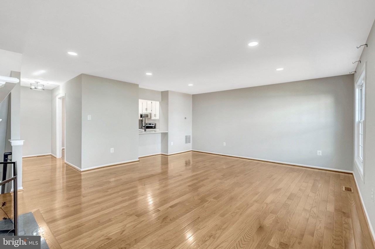8478 Battle Ct - Photo 4 of 38