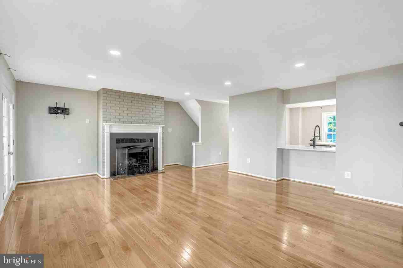 8478 Battle Ct - Photo 5 of 38