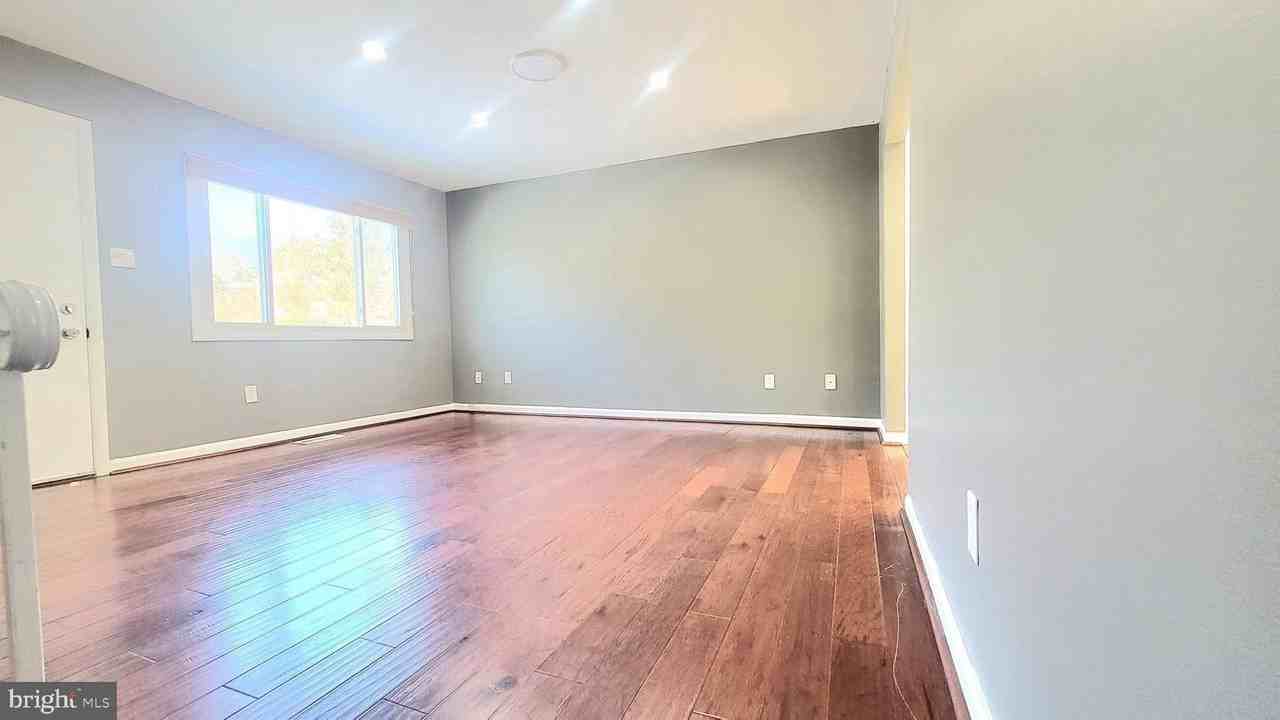 14707 Brook Dr - Photo 5 of 19