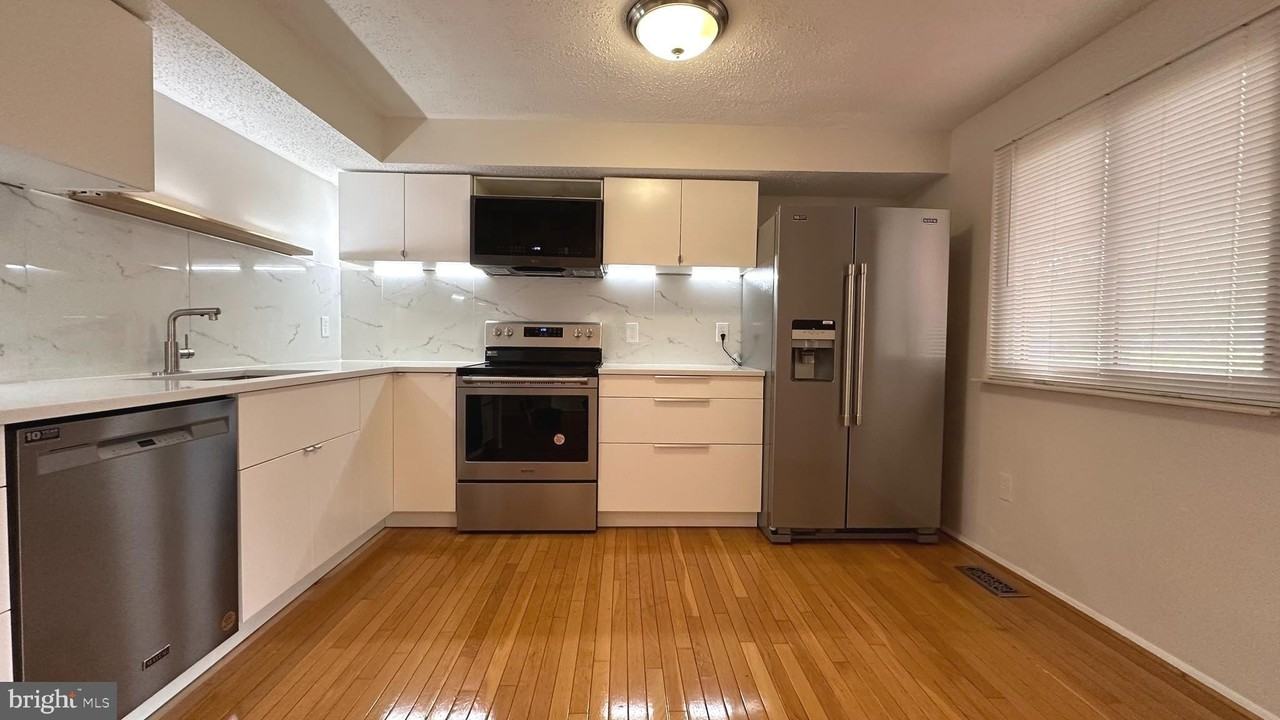 13566 Bentley Cir - Photo 4 of 25