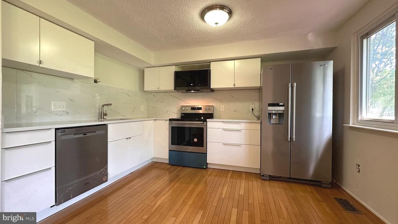 13566 Bentley Cir - Photo 5 of 25
