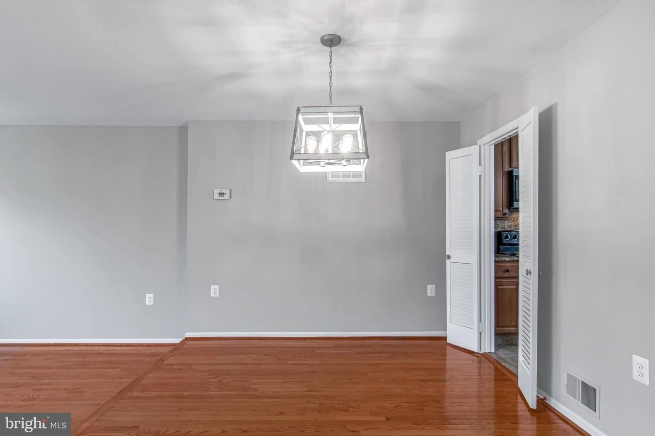 12109 Stallion Ct - Photo 4 of 43
