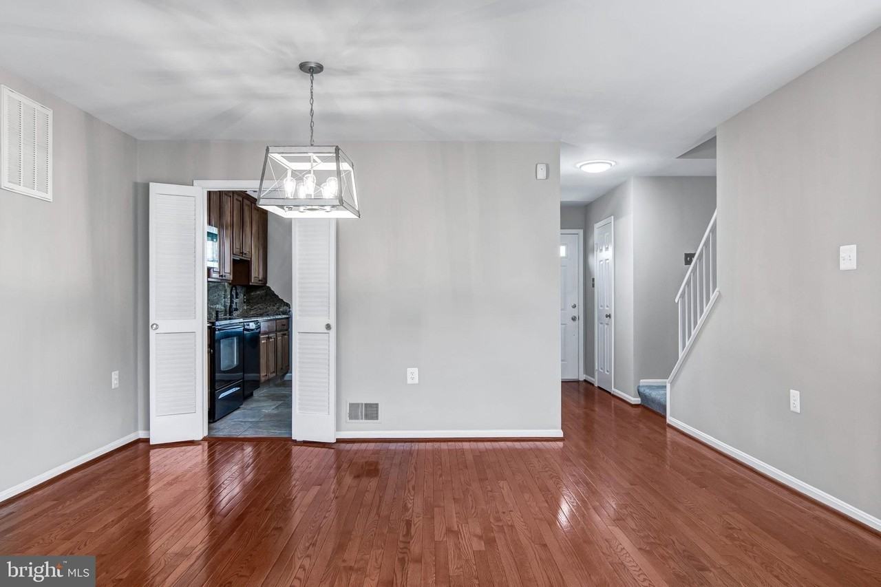 12109 Stallion Ct - Photo 5 of 43