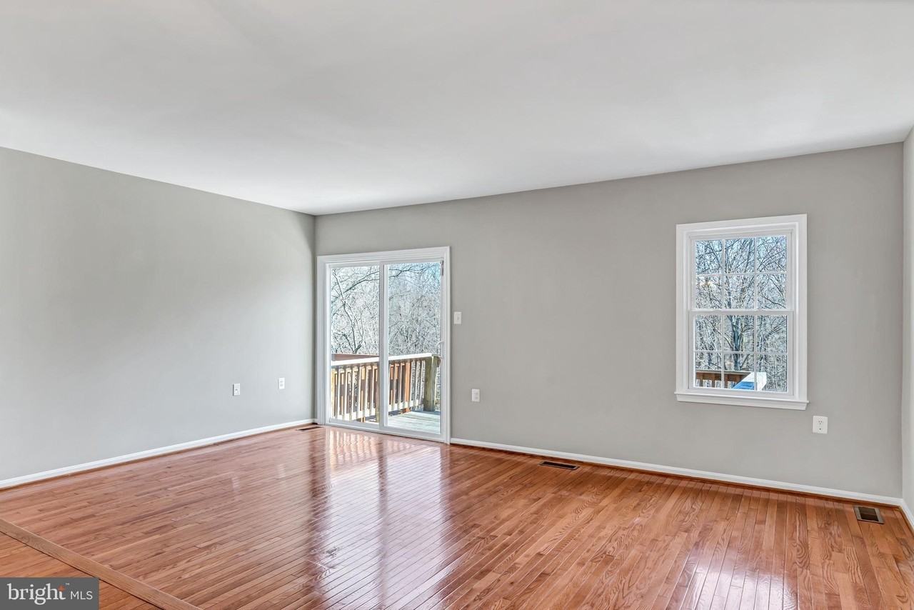 12109 Stallion Ct - Photo 7 of 43