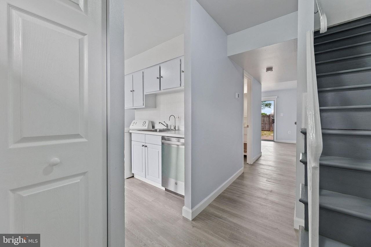 8145 Community Dr - Photo 4 of 36