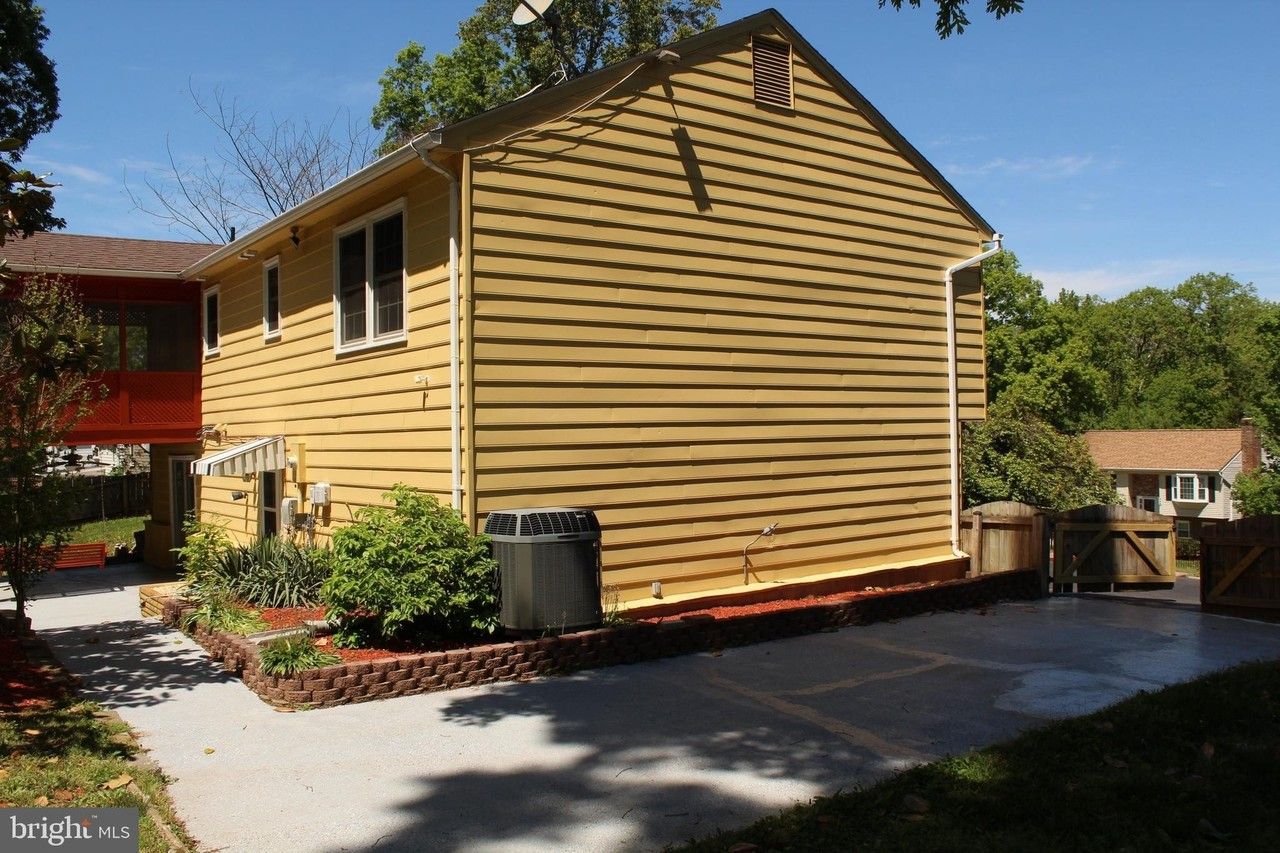 310 Huckstep Ave - Photo 6 of 50