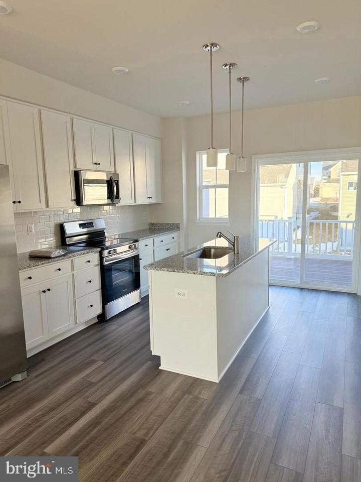 1326 Cedar Valley Rd - Photo 2 of 9